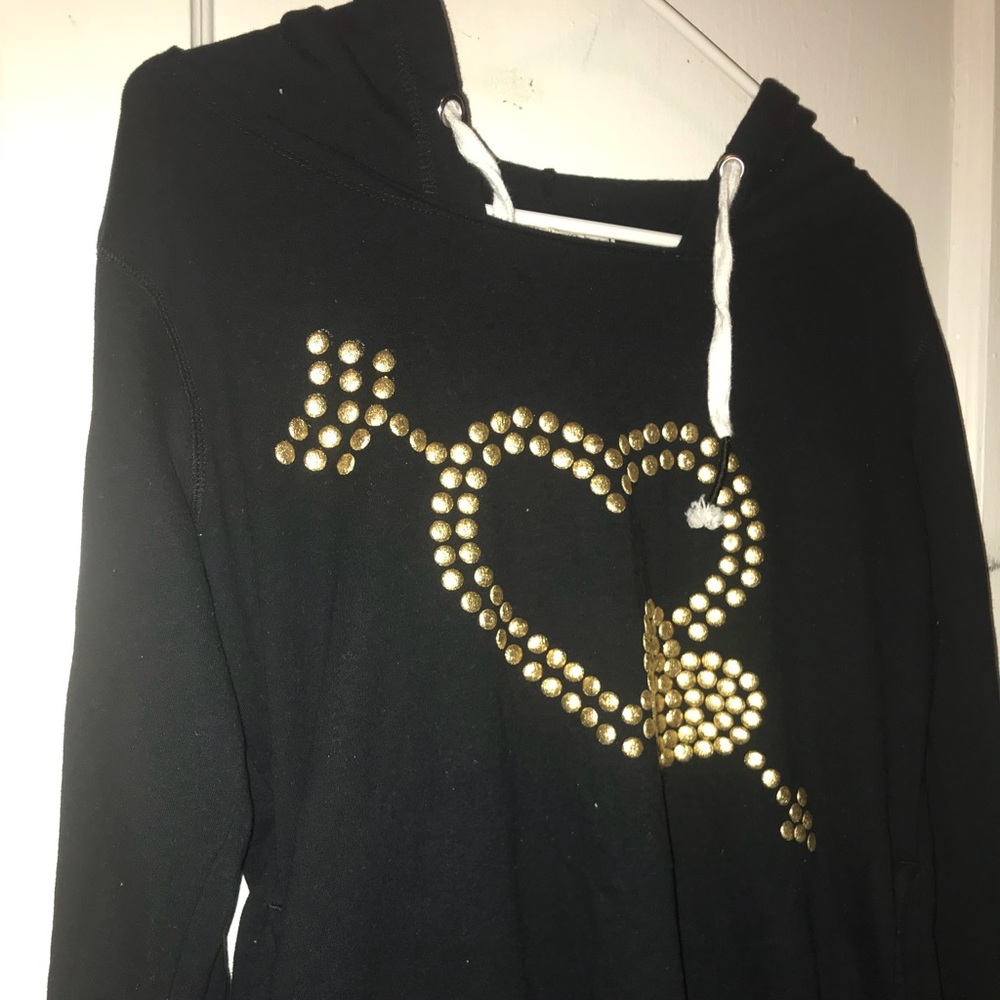 Black heart sweater shirt.